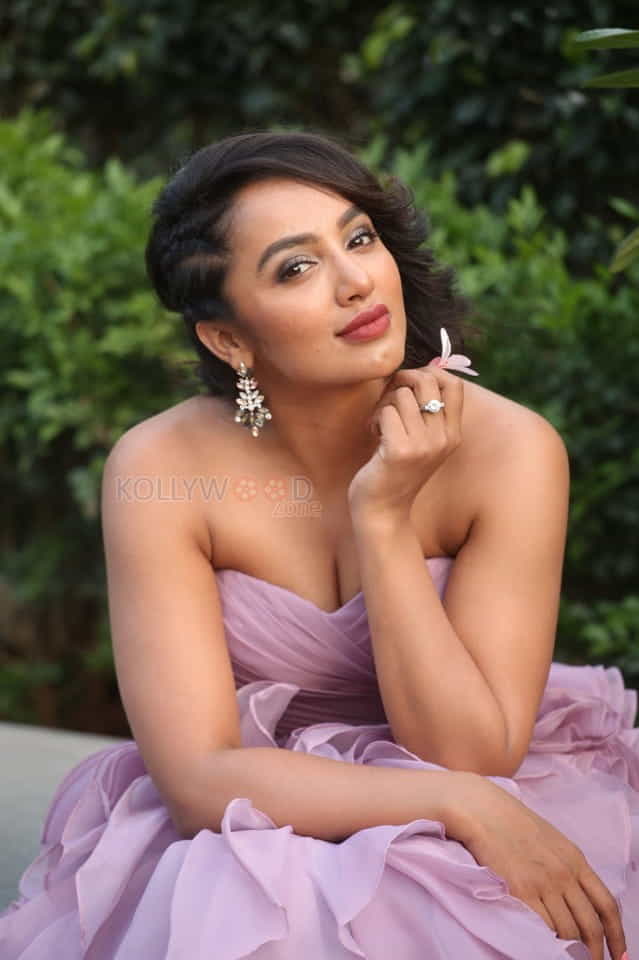 Actress Tejaswi Madivada At Beautyland In Jrc Convention Centre Photos