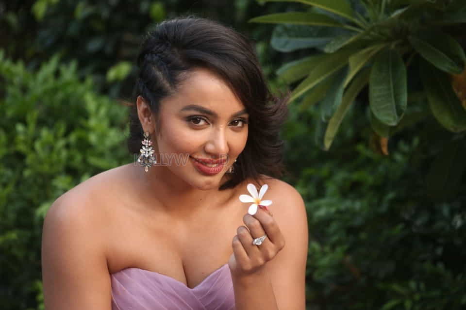 Actress Tejaswi Madivada At Beautyland In Jrc Convention Centre Photos