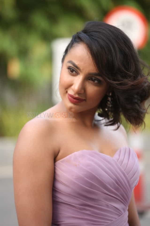 Actress Tejaswi Madivada At Beautyland In Jrc Convention Centre Photos