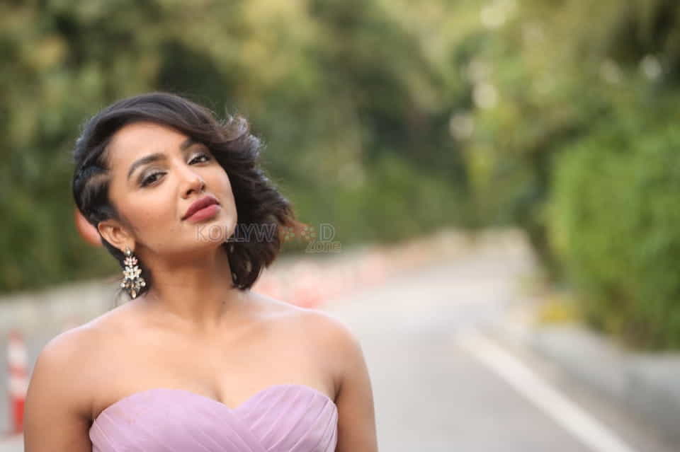 Actress Tejaswi Madivada At Beautyland In Jrc Convention Centre Photos