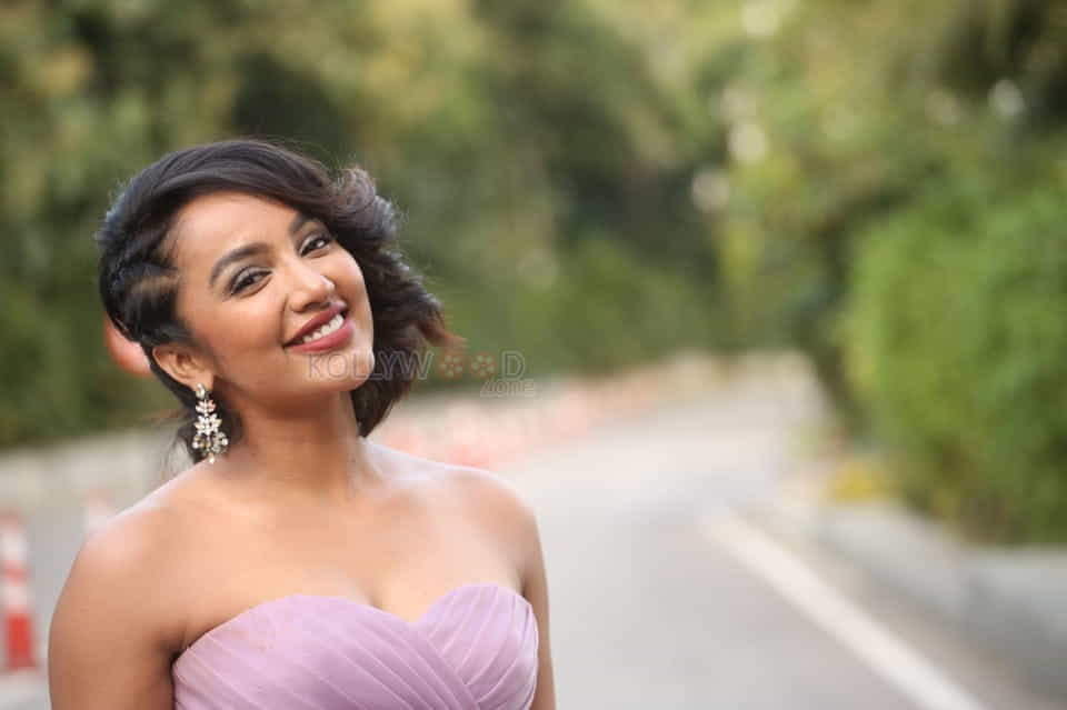 Actress Tejaswi Madivada At Beautyland In Jrc Convention Centre Photos