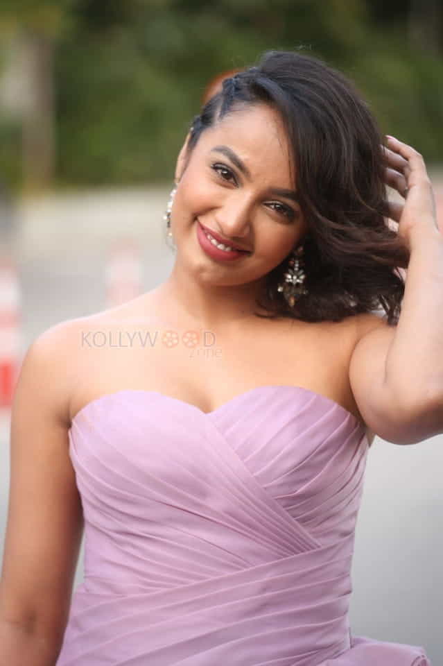 Actress Tejaswi Madivada At Beautyland In Jrc Convention Centre Photos