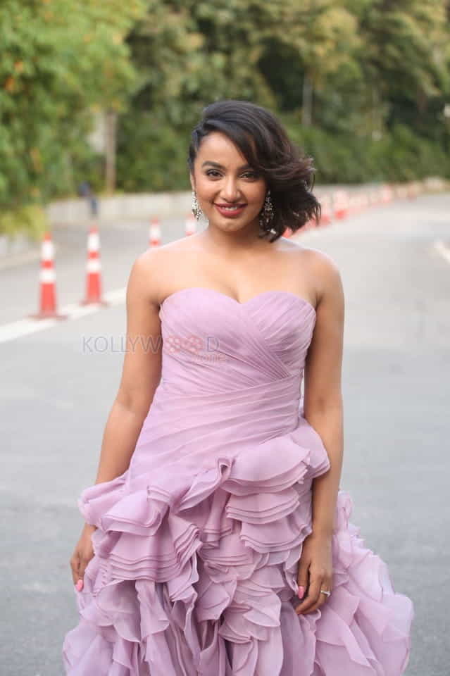 Actress Tejaswi Madivada At Beautyland In Jrc Convention Centre Photos