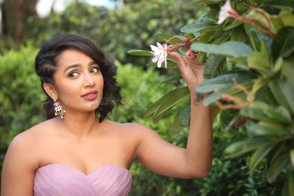 Actress Tejaswi Madivada At Beautyland In Jrc Convention Centre Photos