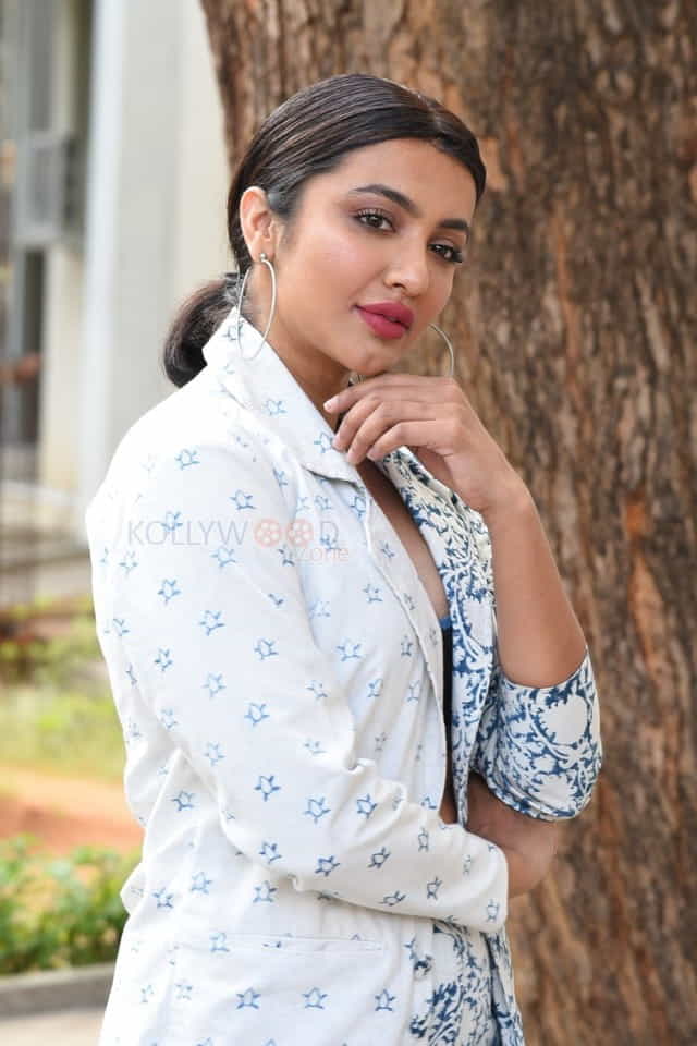 Actress Tejaswi Madivada At Commitment Movie Trailer Launch Photos