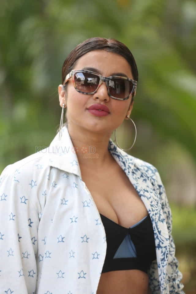 Actress Tejaswi Madivada At Commitment Movie Trailer Launch Photos