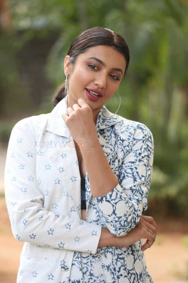 Actress Tejaswi Madivada At Commitment Movie Trailer Launch Photos