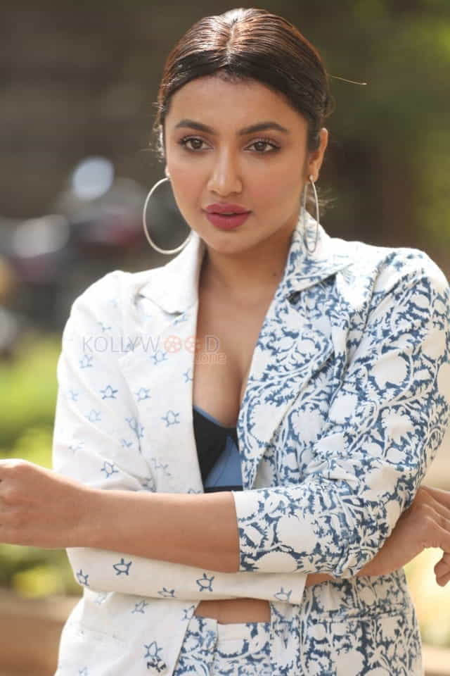 Actress Tejaswi Madivada At Commitment Movie Trailer Launch Photos