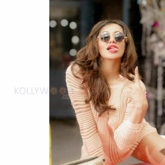 Actress Tejaswi Madivada New Hot Photoshoot Pictures