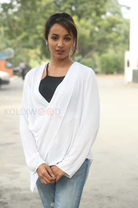 Actress Tejaswi Madivada Sexy Pictures