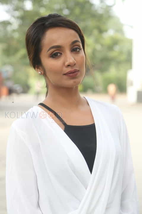 Actress Tejaswi Madivada Sexy Pictures