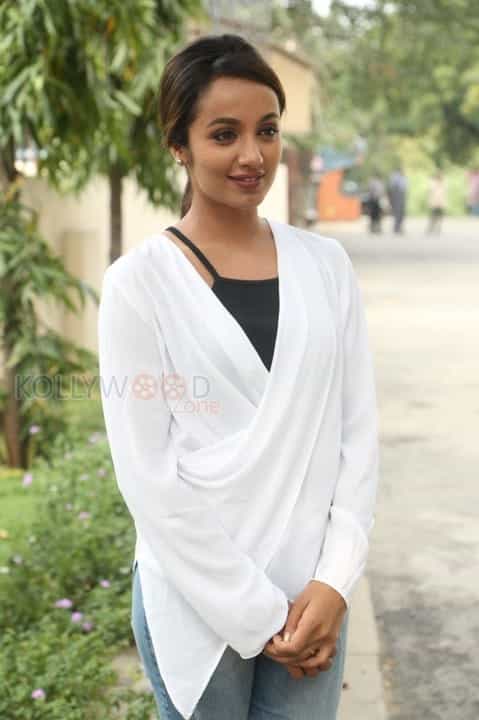 Actress Tejaswi Madivada Sexy Pictures