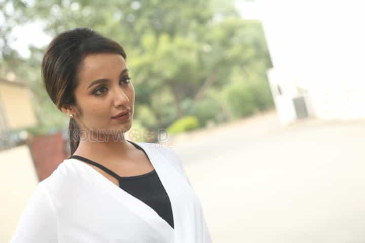 Actress Tejaswi Madivada Sexy Pictures