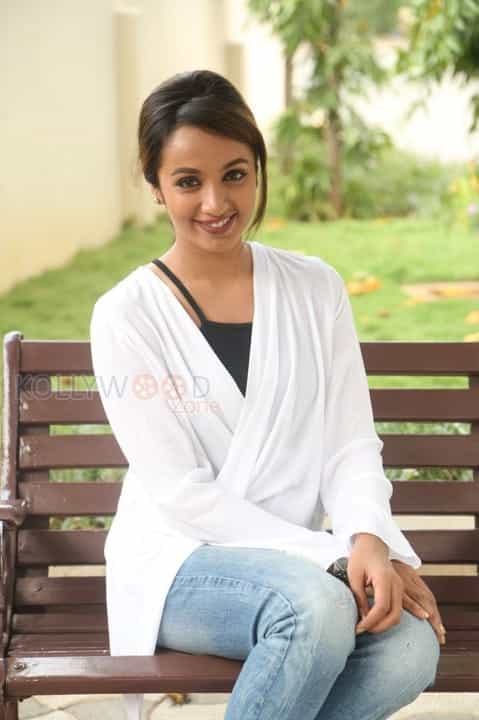 Actress Tejaswi Madivada Sexy Pictures