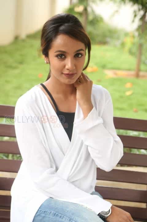 Actress Tejaswi Madivada Sexy Pictures