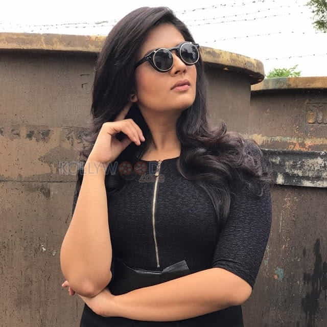 Babu Baga Busy Heroine Sreemukhi Photos