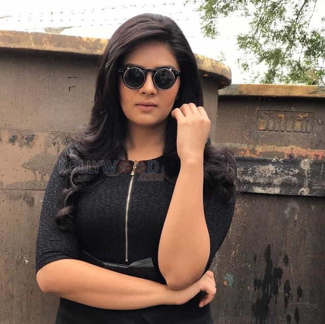 Babu Baga Busy Heroine Sreemukhi Photos