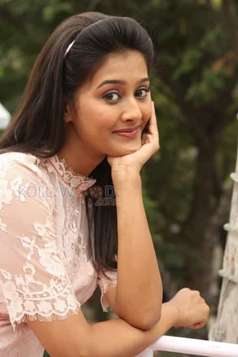 Beautiful And Sexy Pooja Jhaveri Photos