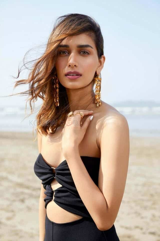 Beautiful Manushi Chhillar Sexy Bikini Stills 01