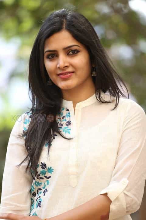 Beautiful Pavani Gangireddy Photos