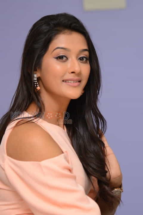 Beautiful Pooja Jhaveri Photos