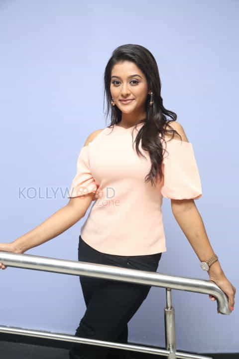 Beautiful Pooja Jhaveri Photos