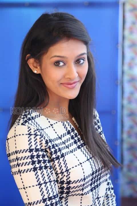 Beautiful Pooja Jhaveri Photoshoot Pictures