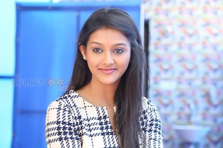 Beautiful Pooja Jhaveri Photoshoot Pictures