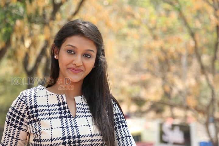 Beautiful Pooja Jhaveri Photoshoot Pictures