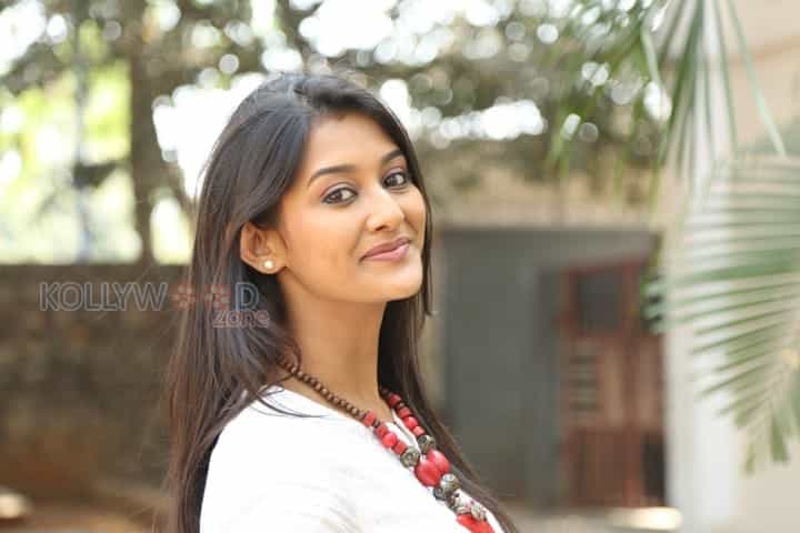 Beautiful Pooja Jhaveri Pictures