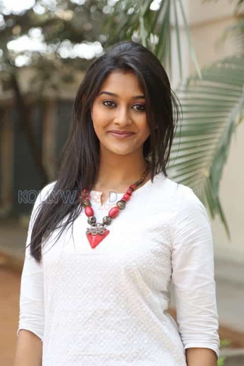 Beautiful Pooja Jhaveri Pictures