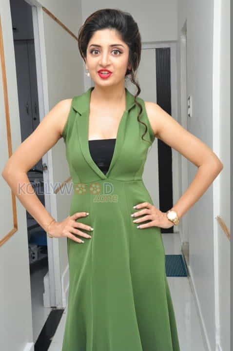 Beautiful Poonam Kaur At Green Trends Salon Launch Photos