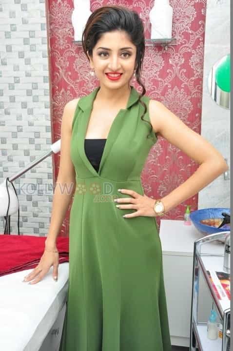 Beautiful Poonam Kaur At Green Trends Salon Launch Photos