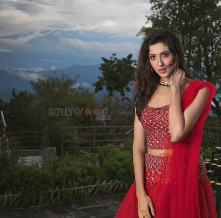 Beautiful Riya Suman Red Dress Pictures