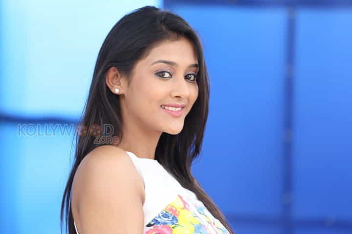 Beautiful Sexy Pooja Jhaveri Pictures