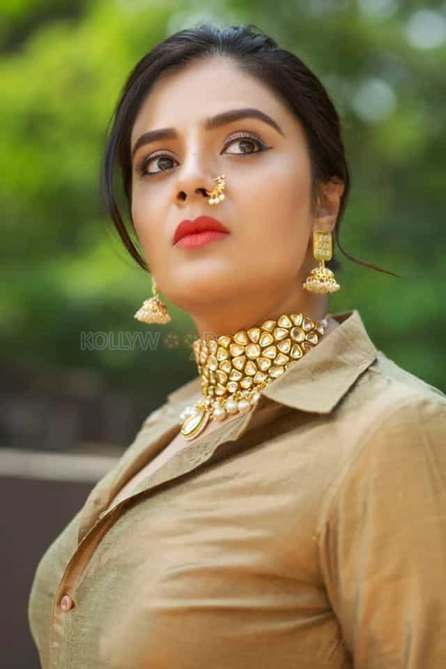 Beautiful Tollywood Actress Sreemukhi Photoshoot Stills