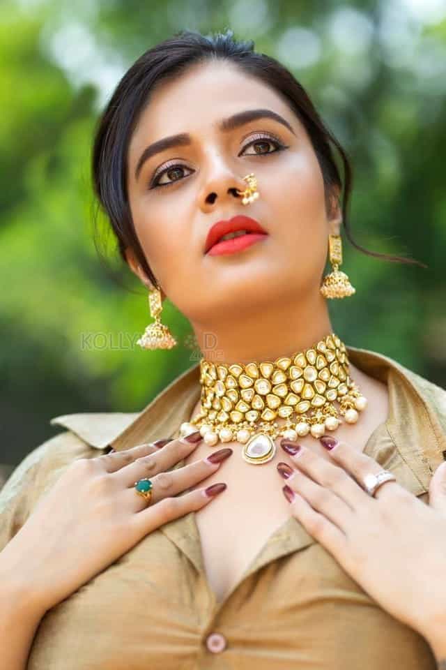 Beautiful Tollywood Actress Sreemukhi Photoshoot Stills