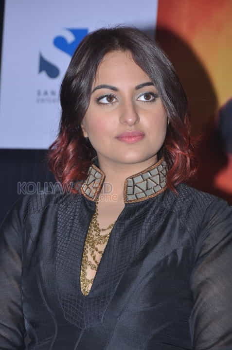 Bollywood Actress Sonakshi Sinha Pictures