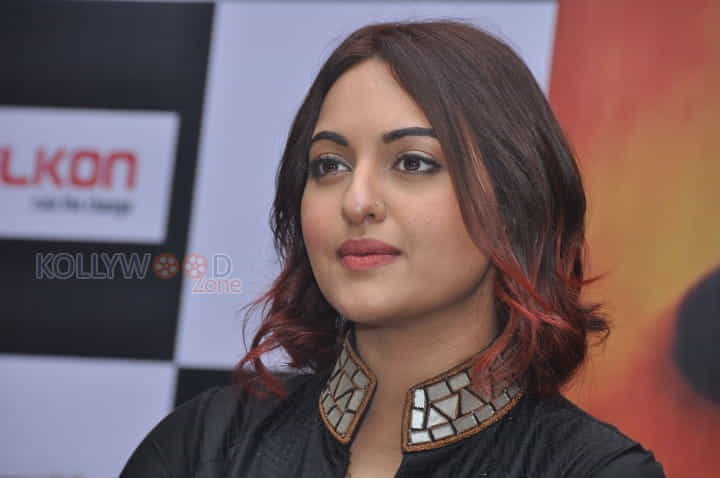 Bollywood Actress Sonakshi Sinha Pictures