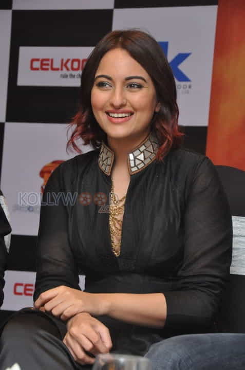 Bollywood Actress Sonakshi Sinha Pictures