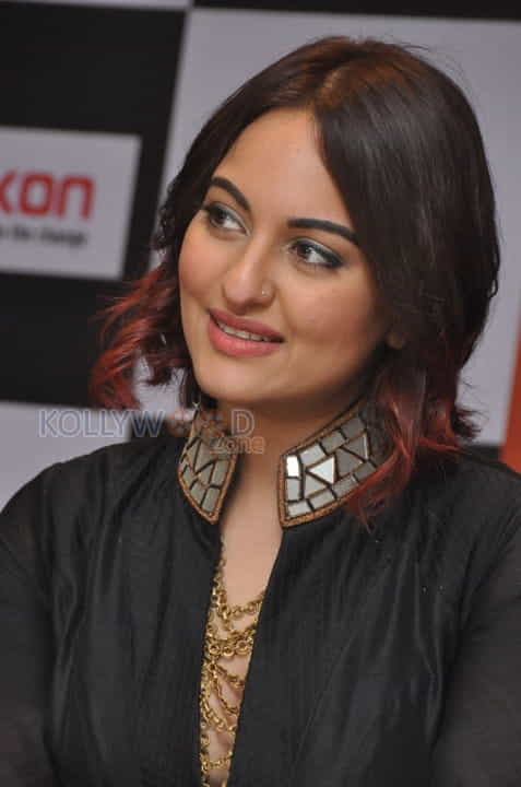 Bollywood Actress Sonakshi Sinha Pictures