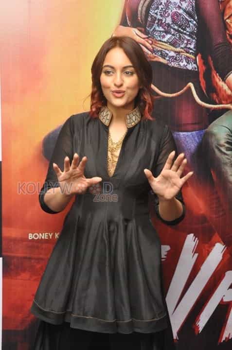 Bollywood Actress Sonakshi Sinha Pictures