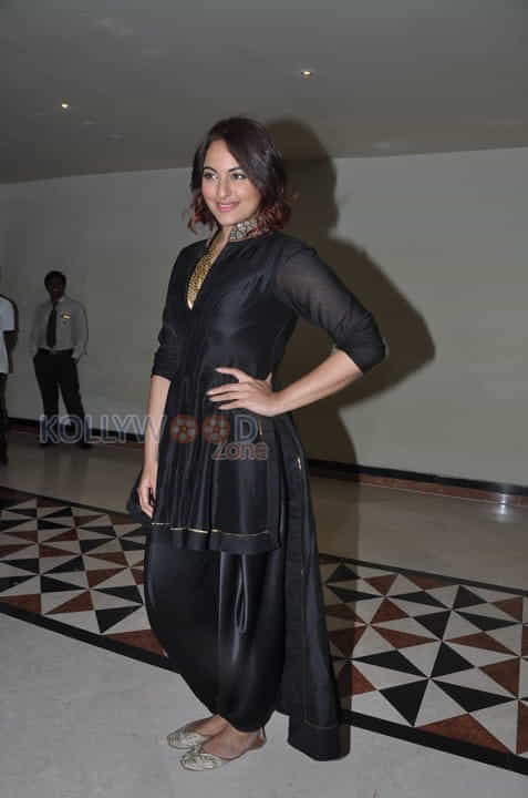 Bollywood Actress Sonakshi Sinha Pictures