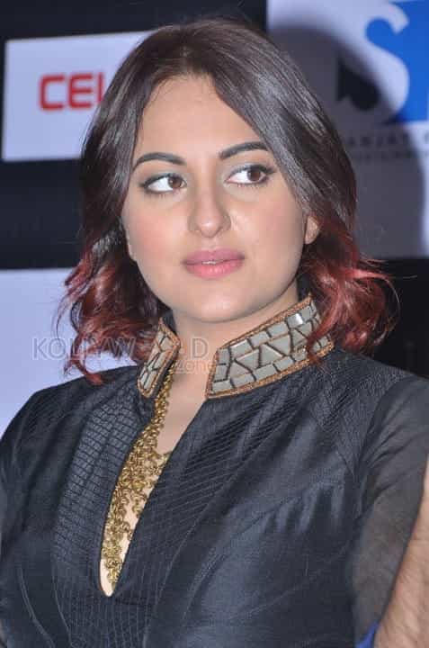 Bollywood Actress Sonakshi Sinha Pictures