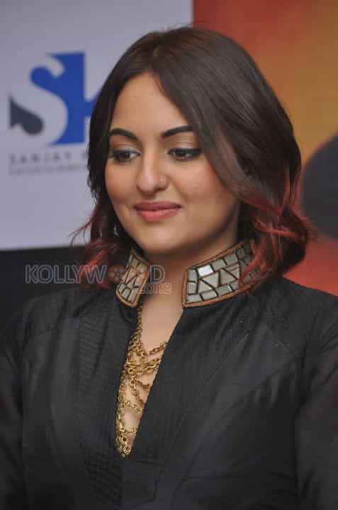 Bollywood Actress Sonakshi Sinha Pictures