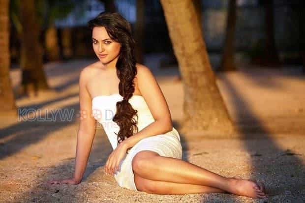 Bollywood Actress Sonakshi Sinha Sexy Photos