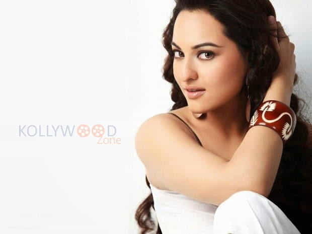 Bollywood Actress Sonakshi Sinha Sexy Photos