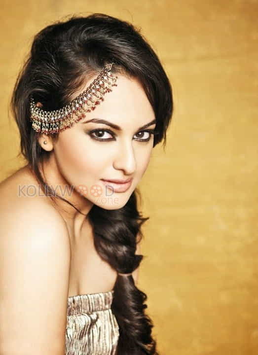 Bollywood Actress Sonakshi Sinha Sexy Photos