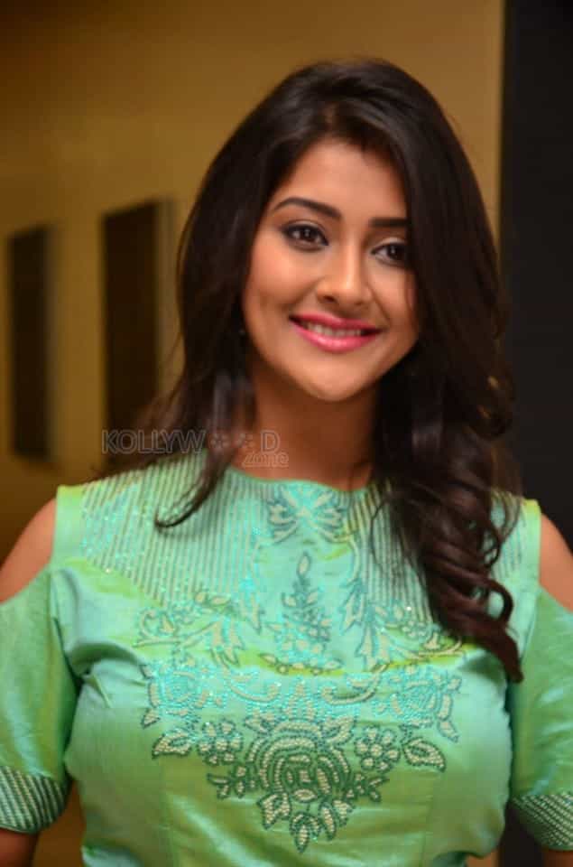 Cute Actress Pooja Jhaveri Pictures