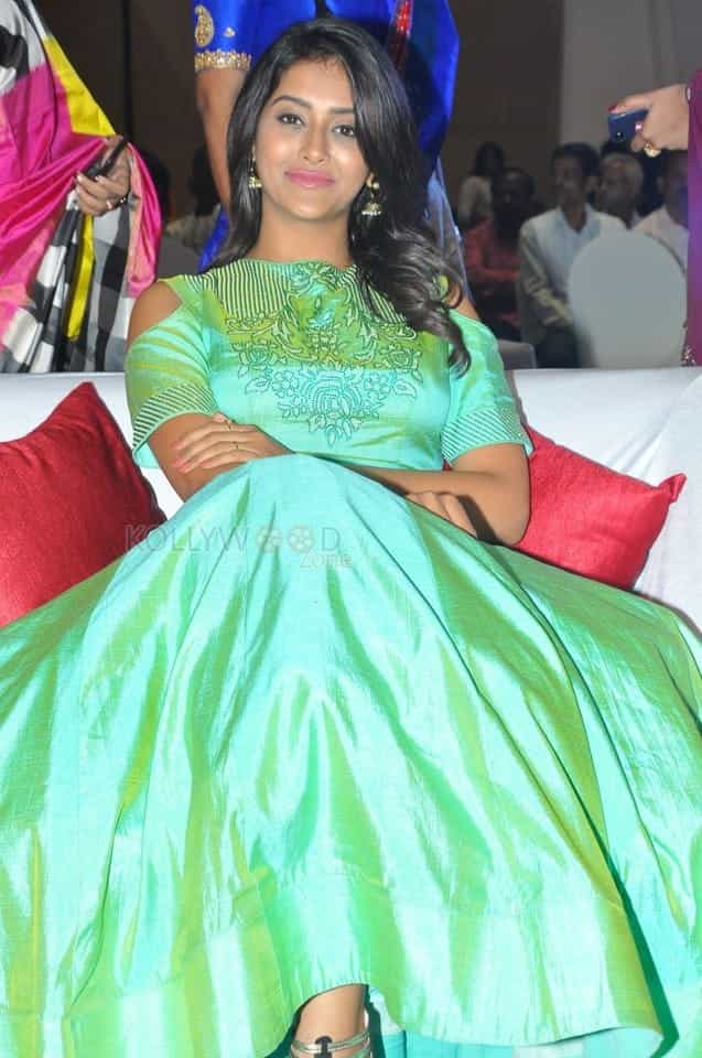 Cute Actress Pooja Jhaveri Pictures